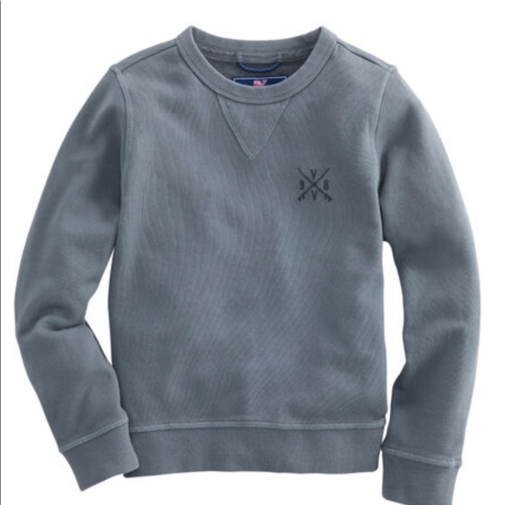 Vineyard vines crew sweatshirt.